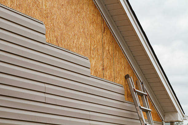 Professional Fiber Cement Siding technician working in Glyndon, MD